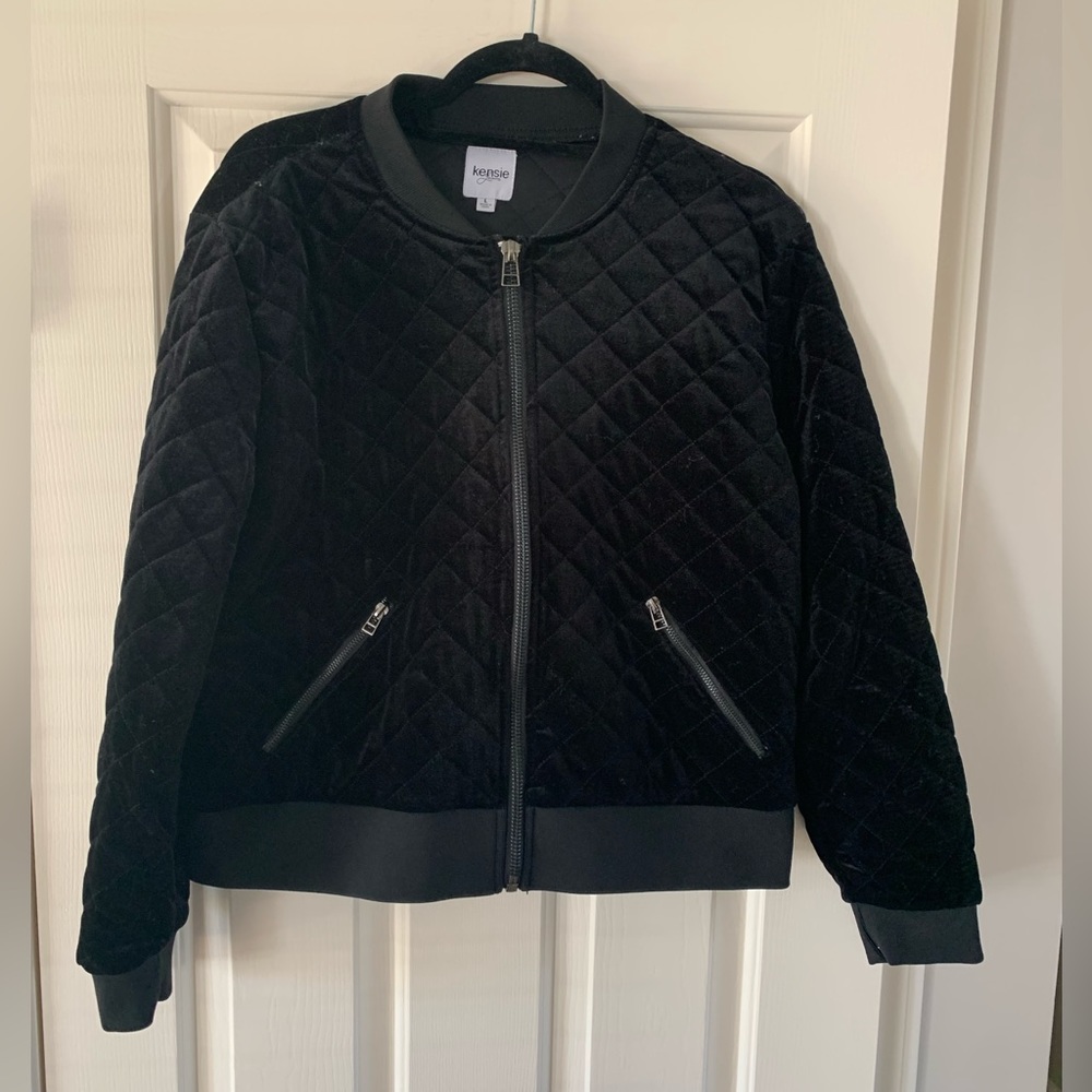 Women’s Black Quilted Bomber Jacket from Kensie Jeans. Size L. Good condition.